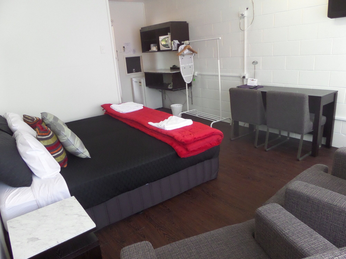Bedroom 3, Motel Oasis, Kingaroy