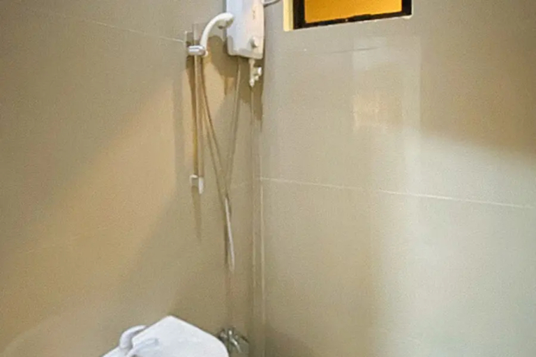 Bathroom 5, RedDoorz @ 4ks Pension House Bogo City Cebu, Bogo City