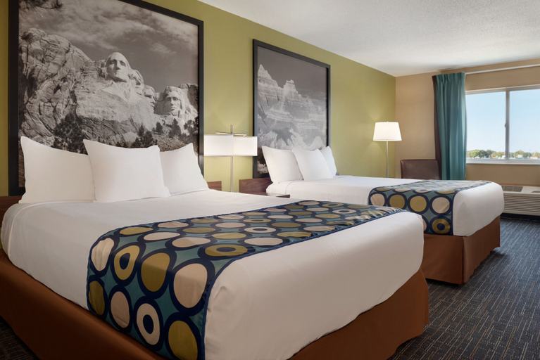 Bedroom 3, Super 8 by Wyndham Sioux Falls, Minnehaha