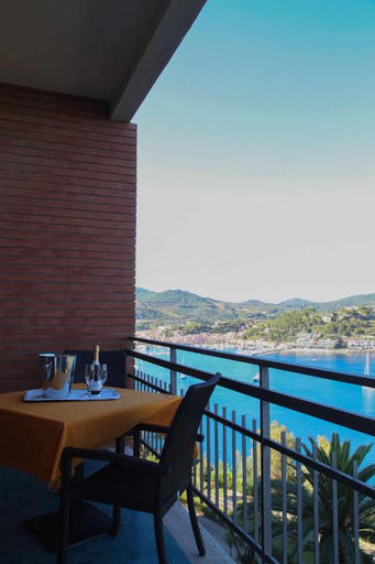 Exterior & Views 3