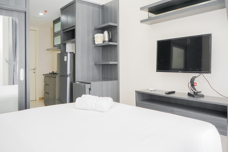 Bedroom 4, Comfort and Minimalist Studio Apartment M-Town Residence By Travelio, Tangerang