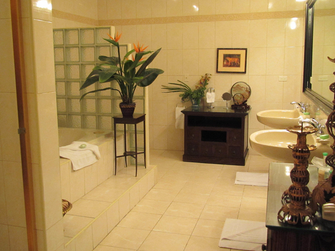 Bathroom 5, Graycliff Hotel And Restaurant