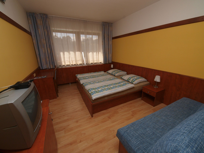 Bedroom 3, Holiday Hotel Macocha, Blansko
