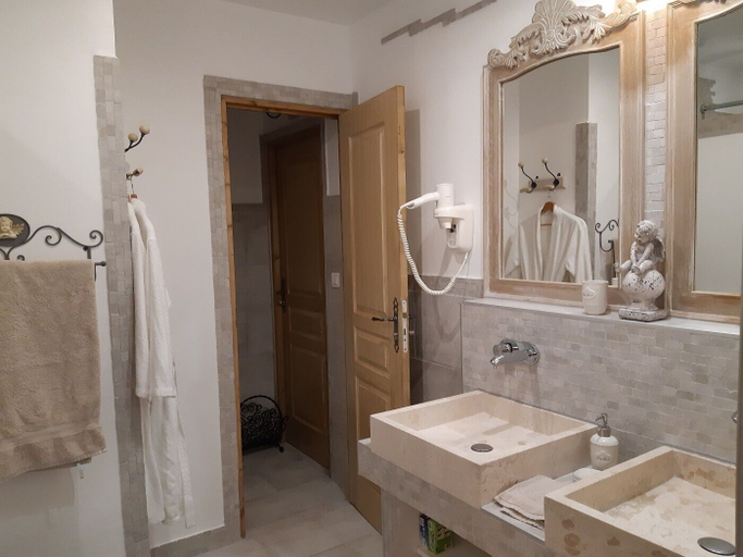 Bathroom, Les chambres Manon - Villa la Licorne, Bouches-du-Rhône