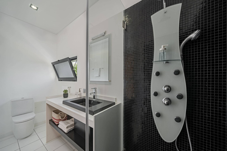 Bathroom 4, Vila Papagaio Verde by An Island Apart, Funchal