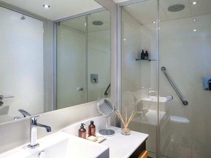 Bathroom 4, Zambezi Queen By Mantis, Kabe