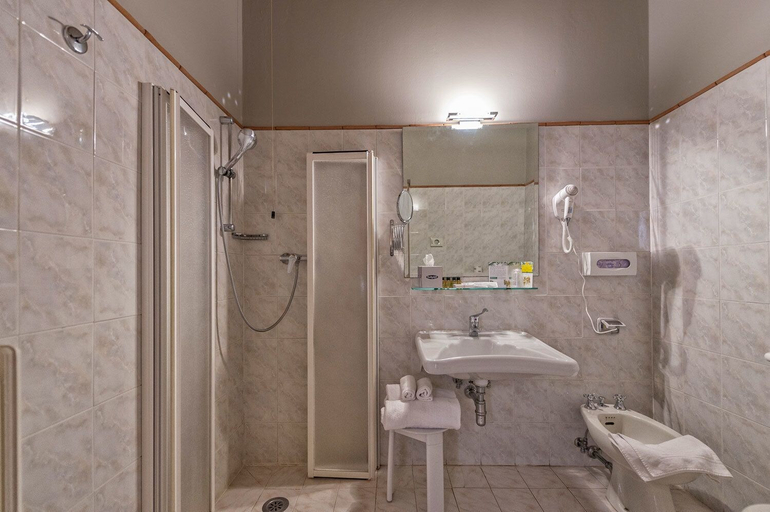 Bathroom 5, Hotel Miravalle, Pisa