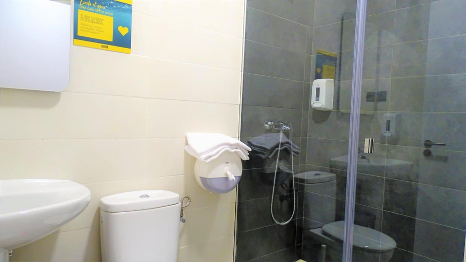 Bathroom 5, Bilbao Metropolitan Hostel by Bossh Hotels, Vizcaya