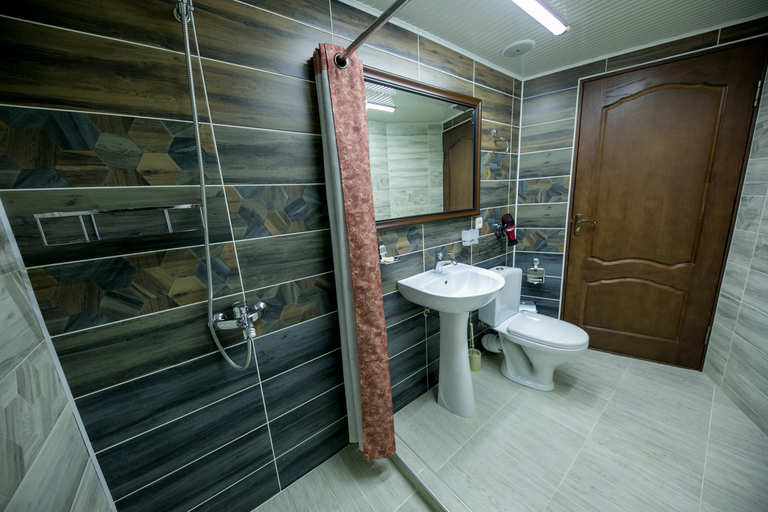 Bathroom 4, Otel Flagman, Bishkek