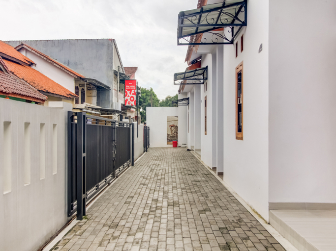 Exterior & Views 5, OYO 91243 Bina Syariah Guest House, Cirebon