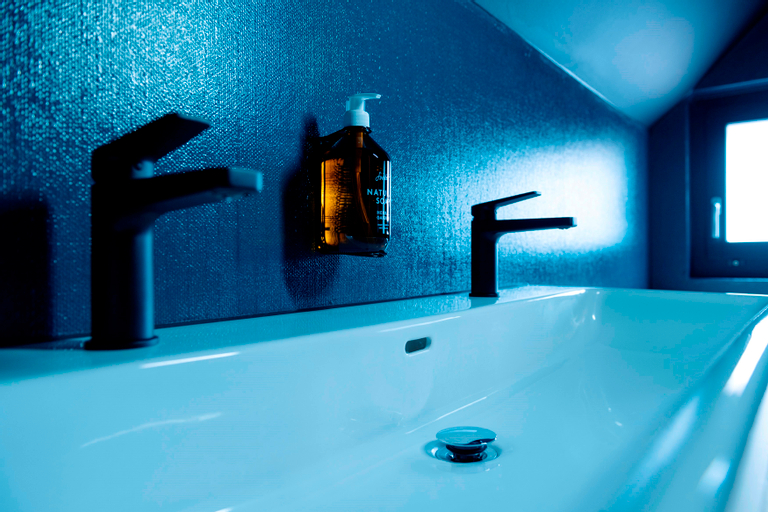 Bathroom 18
