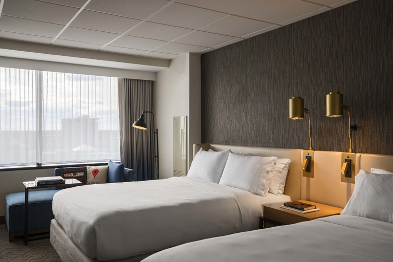 Bedroom 4, Renaissance Toledo Downtown Hotel, Lucas