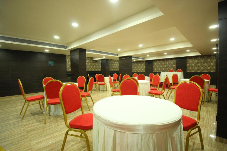 Food & Drinks 5, Central Beacon Hotel, Surat