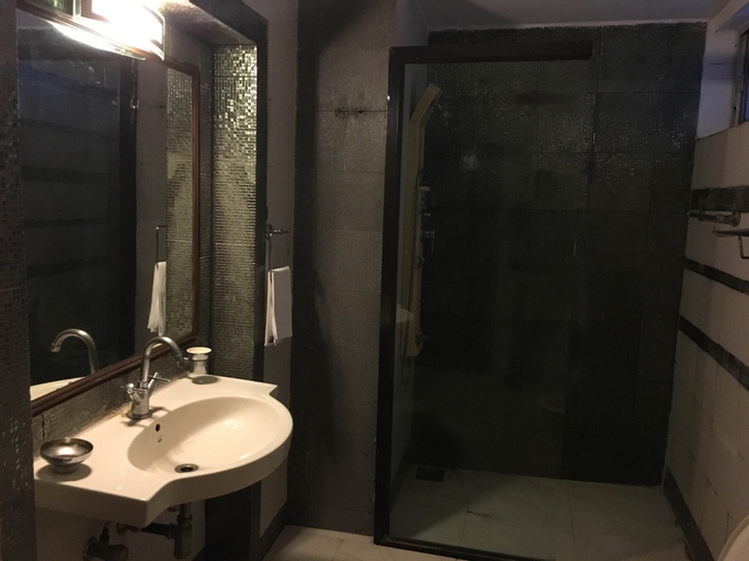 Bathroom 4