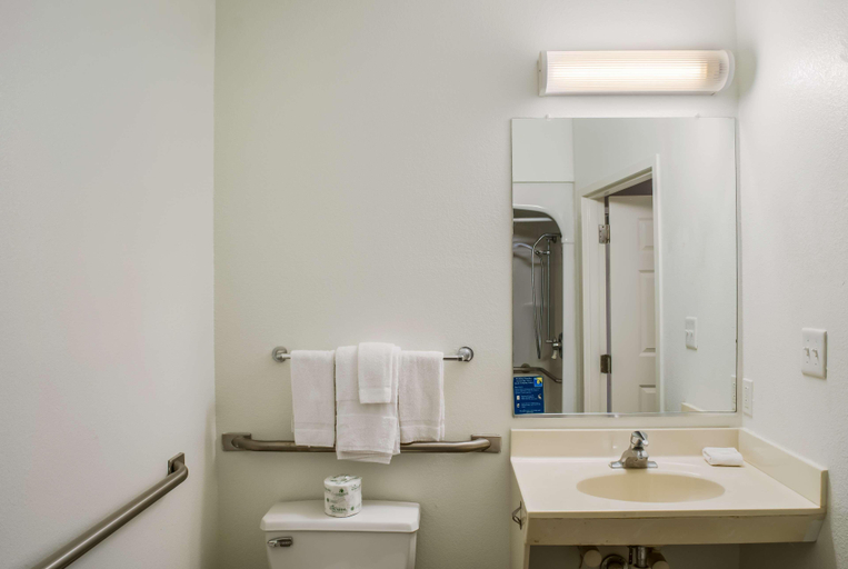Bathroom 4, Suburban Studios Fishers Indianapolis, Hamilton