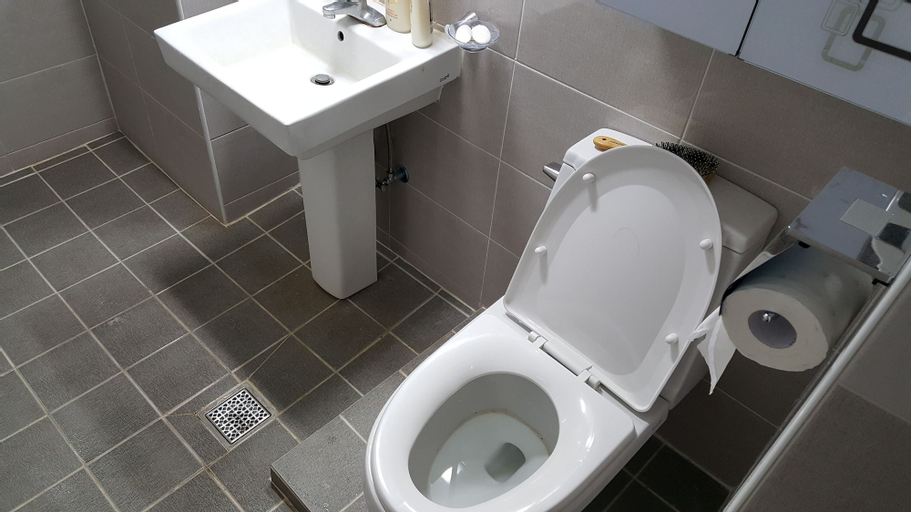 Bathroom 12
