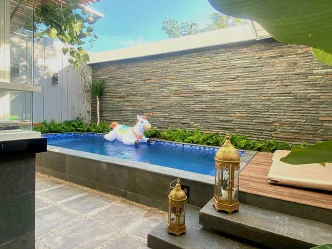 Ciara Villa with private pool, Malang