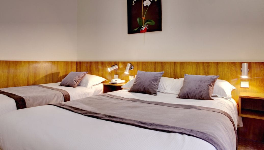 Bedroom 4, Best Western Grand Hotel De Bordeaux, Cantal
