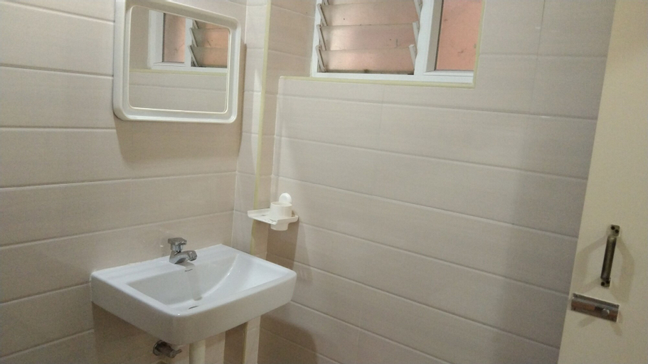 Bathroom 7