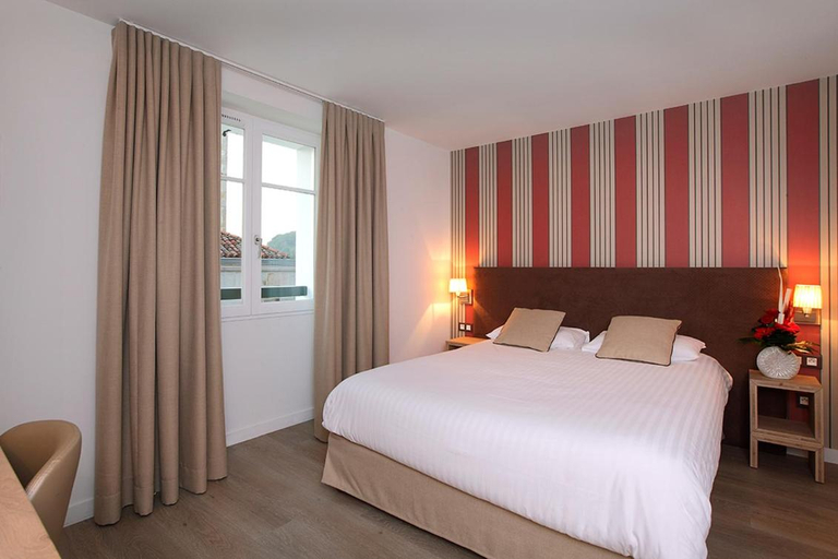 Bedroom 2, De la Nivelle, Pyrénées-Atlantiques
