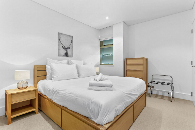 Bedroom 4, Elegant stunning marina views, Waitakere