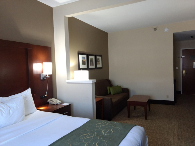 Bedroom 3, Comfort Suites Johnson City near University, Washington