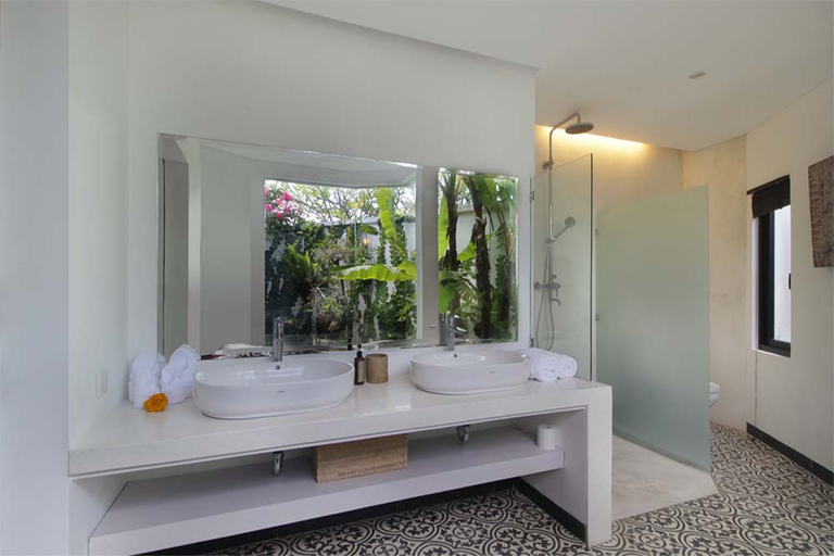 Bathroom 5, Bumbak Street Canggu - Villa Papaya, Badung