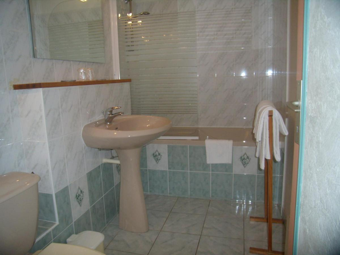Bathroom 4, Hotel Le Fleurance, Gers