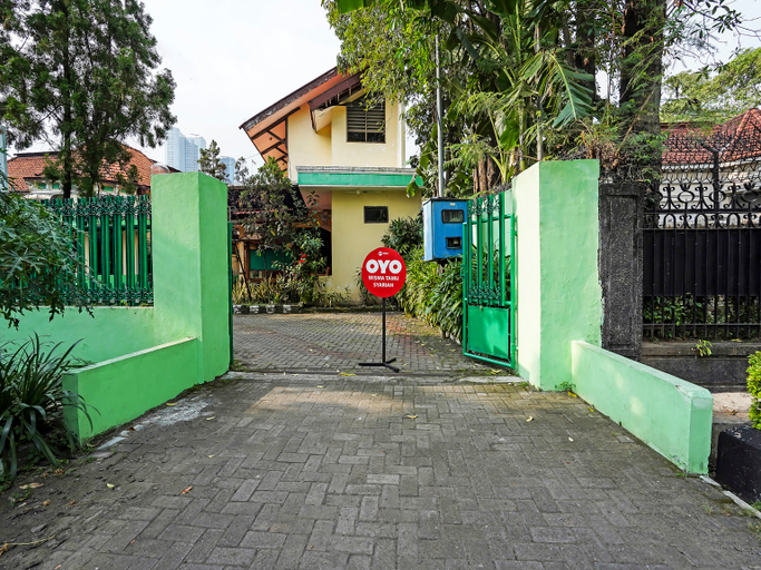 Exterior & Views 1, OYO 90937 Wisma Tamu Syariah, Surabaya