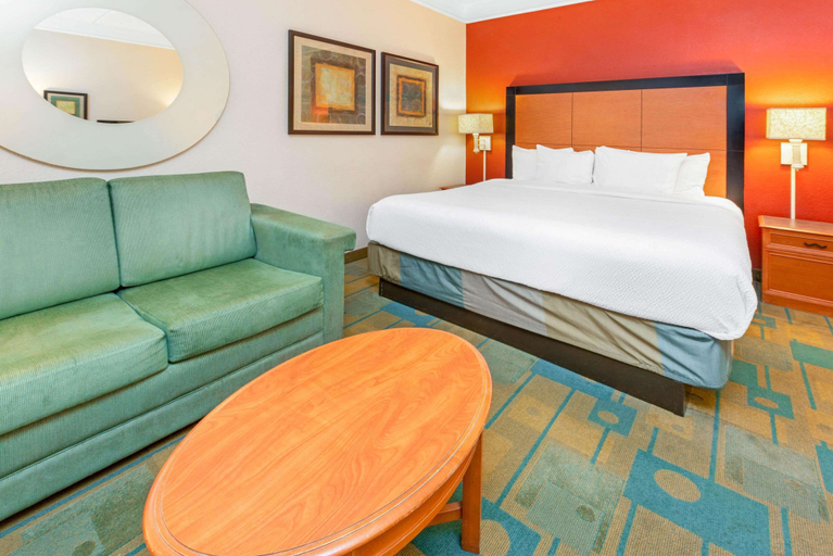 Bedroom 3, La Quinta Inn and Suites USF - Busch Gardens, Hillsborough