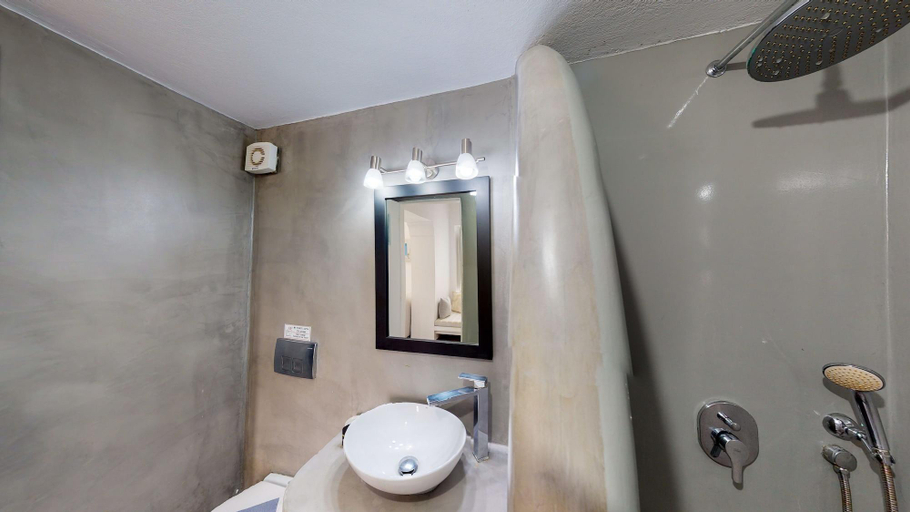 Bathroom 4, Neoklassiko Koukouli, South Aegean