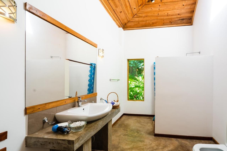 Bathroom 5, Sweet Cinnamon, K.F.G. & G. Korale