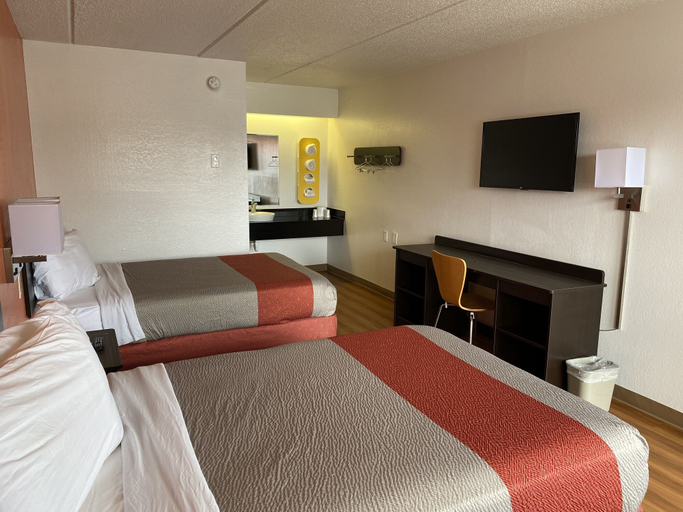 Bedroom 3, Motel 6 Memphis, TN - Downtown, Shelby