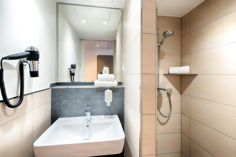 Bathroom 5, B&B Hotel Augsburg-West, Augsburg