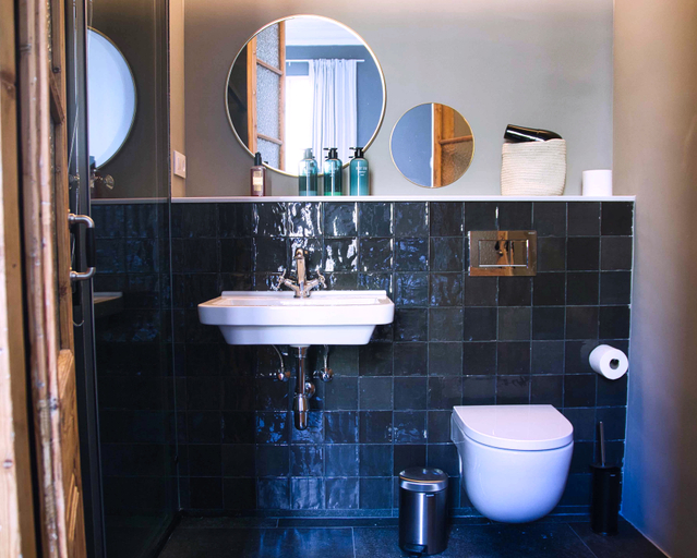 Bathroom 4, Factory Hostels Barcelona, Barcelona