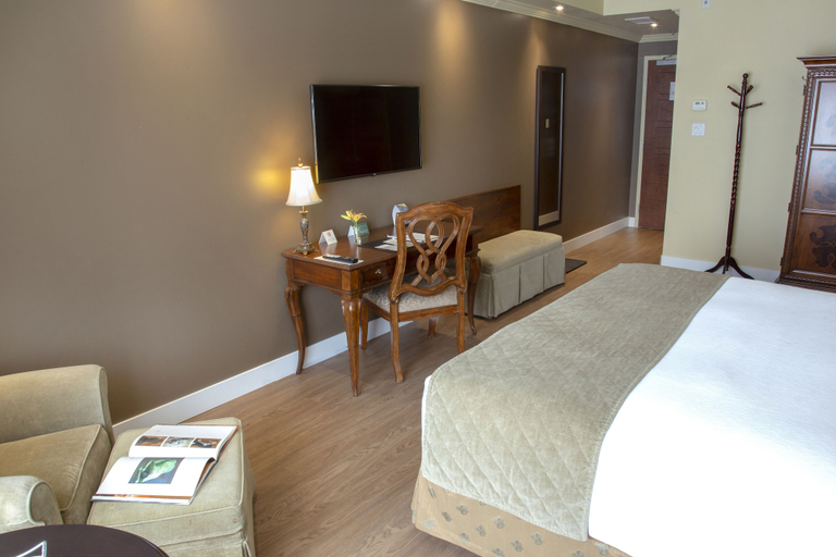 Bedroom 3, Hotel Brossard, an Ascend Collection Hotel, Champlain