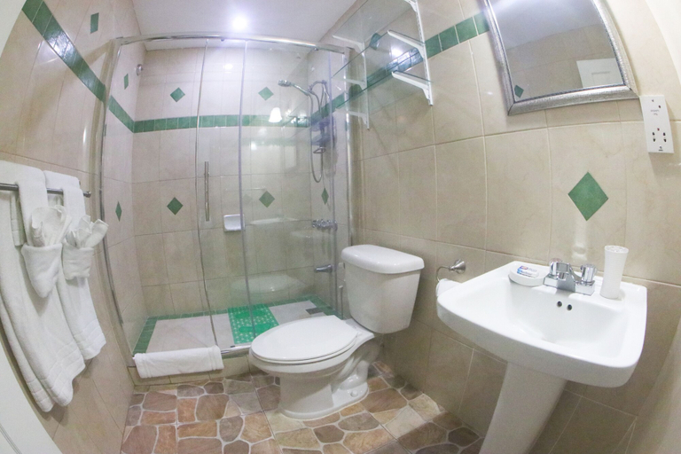 Bathroom 4, Fisherman's Point Beach Resort