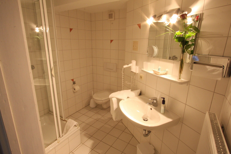 Bathroom, Landgasthof Alt-Enginger Mühle, Paderborn