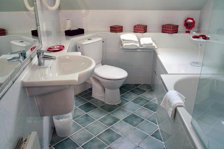 Bathroom 3, LOGIS Auberge du Centre, Loir-et-Cher
