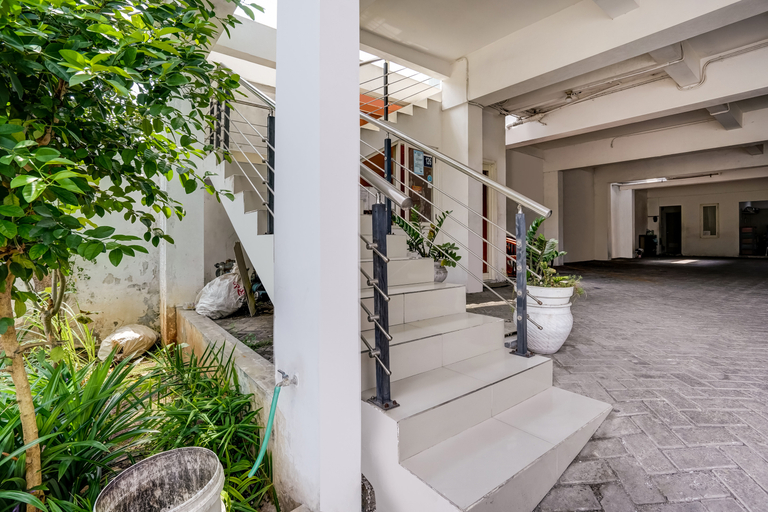 Exterior & Views 2, OYO 90935 Rumah Kost Metroliving, Surabaya