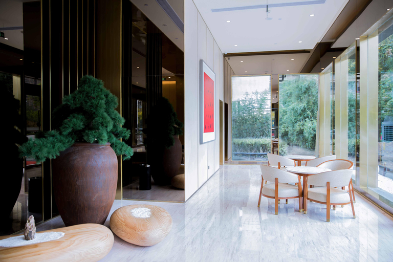 Exterior & Views 9