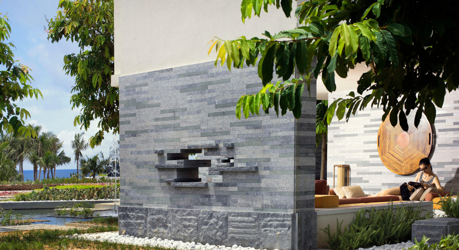 Exterior 4