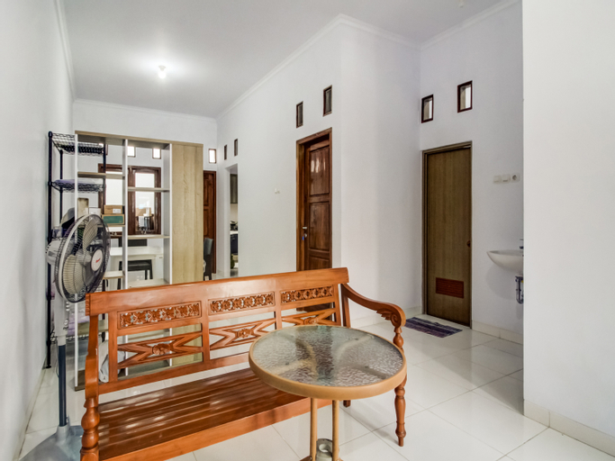 Bedroom, OYO 91243 Bina Syariah Guest House, Cirebon