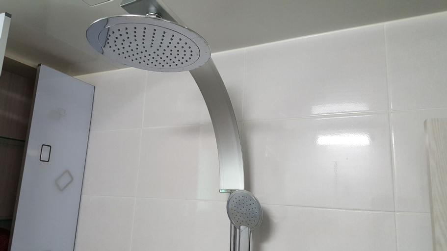 Bathroom 17