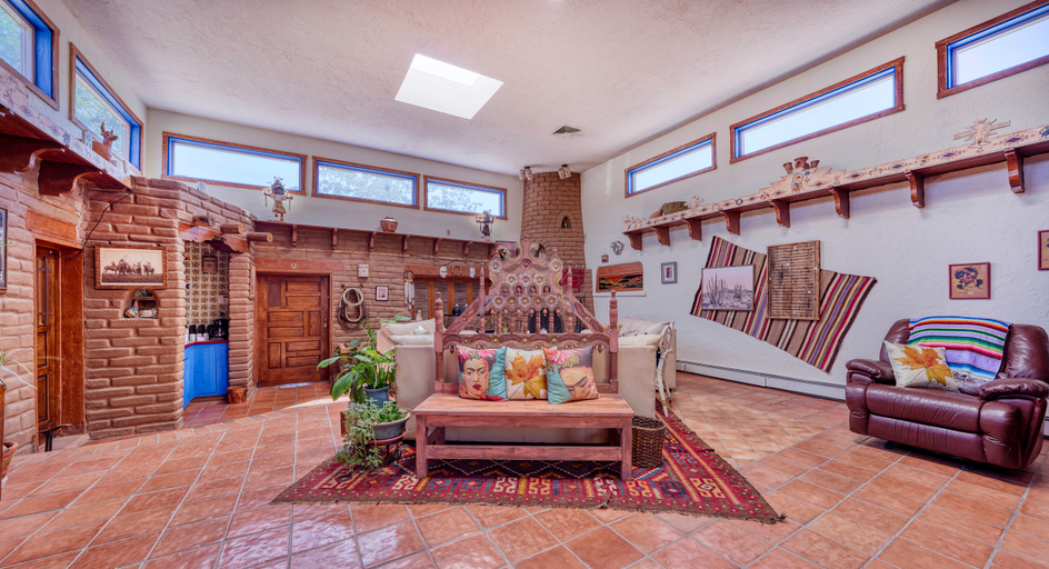 Public Area 3, Loba Luna Bed and Breakfast, LLC, Bernalillo