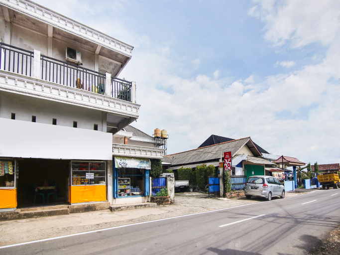 Exterior & Views 2, OYO 91063 Kost Bunga, Palembang