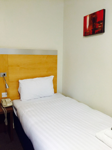 Bedroom, The Maiden Oval, London