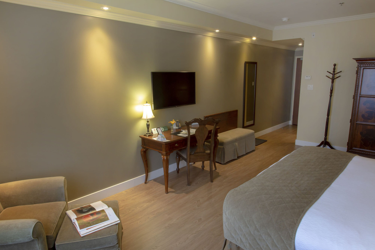Bedroom 3, Hotel Brossard, an Ascend Collection Hotel, Champlain
