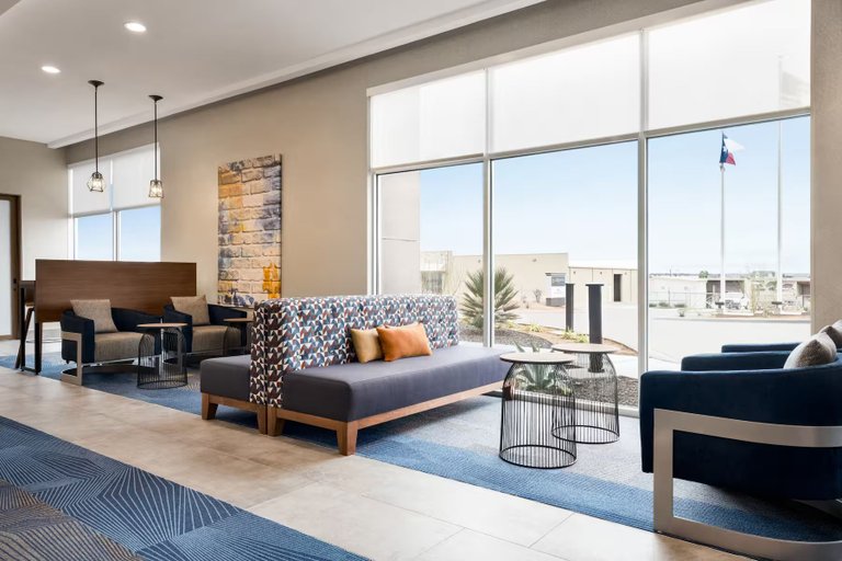 Public Area 2, La Quinta Inn & Suites by Wyndham Del Rio, Val Verde