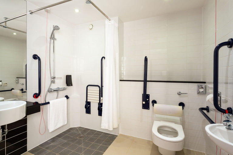 Bathroom 4, Holiday Inn Express HARLOW by IHG, Essex